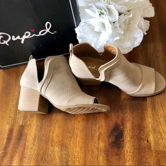 Qupid Shoes - NEW Qupid | peep toe booties taupe
